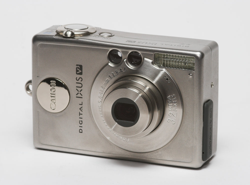 Digital IXUS V3 - Compact Camera