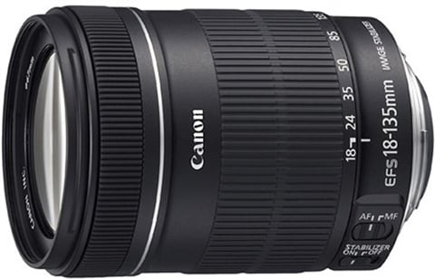 EF-S 18-135mm f/3.5-5.6 IS Black Lens