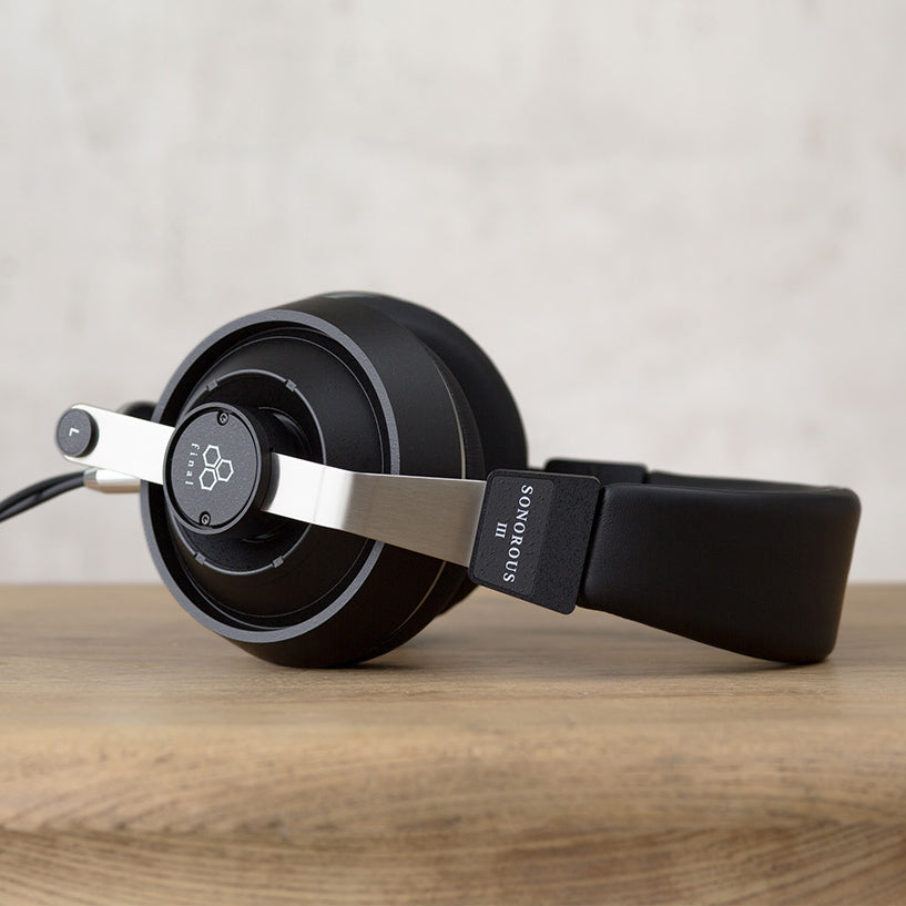 Final Sonorous III closed-back koptelefoon
