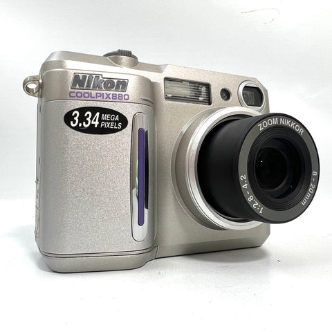 Nikon Coolpix 880 - Compact Camera