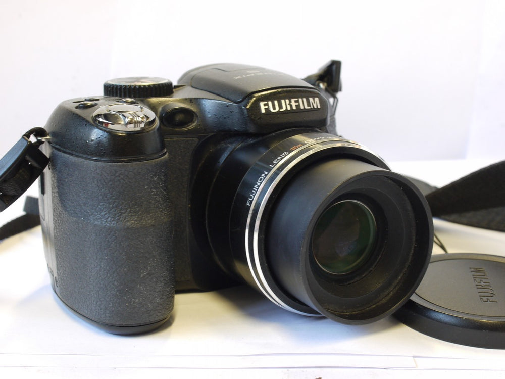 Fujifilm FinePix S1730 Bridge Camera